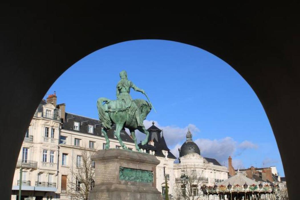Le Scandinave, Proche Bord De Loire Orleans Bagian luar foto